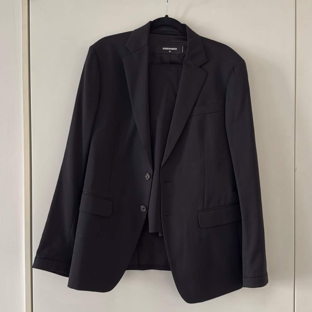 Dsquared suit in great condition size 52 (more or less 40 US) pants are cropped